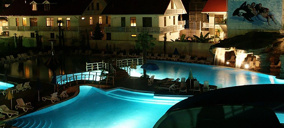 бассейн в отеле Прометей Клуб